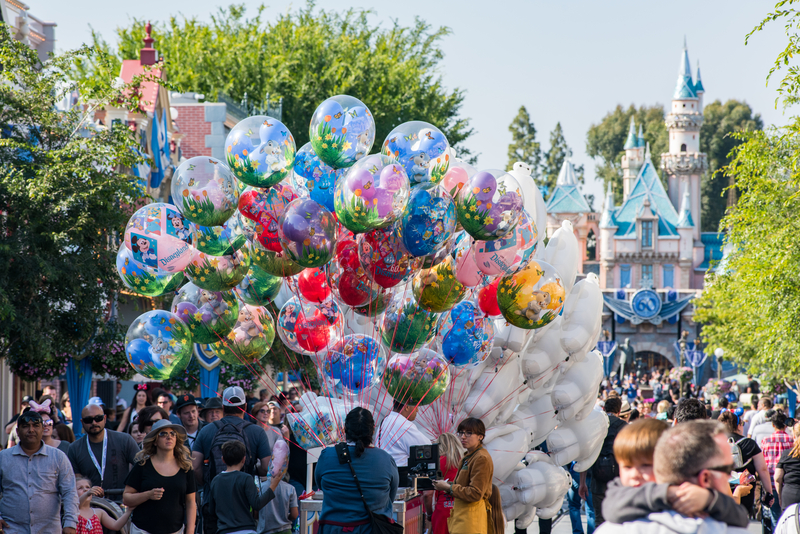 how-much-money-does-disneyland-make-a-day