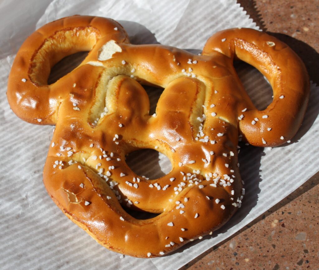 best-magic-kingdom-pretzel-snack